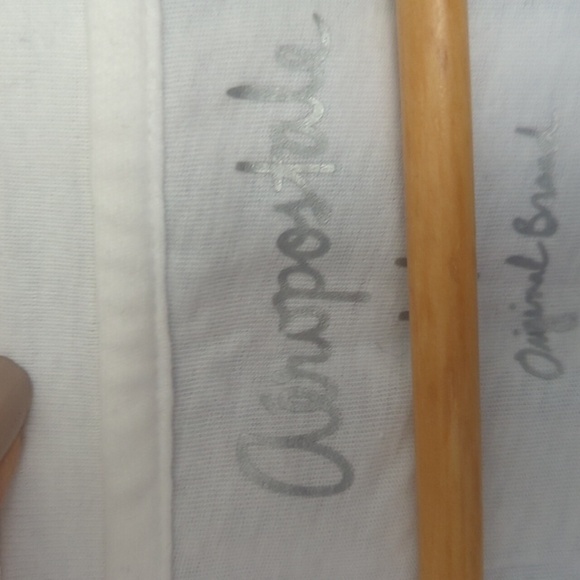 Women's Aeropostale Cotton White & Purple Fitted Short Sleeve Tee - Large NWT - Picture 3 of 6